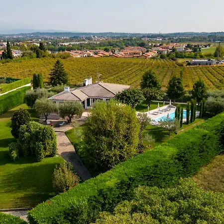 Holiday home Carini With 3000 Mq Garden & Heated Pool Castelnuovo del Garda