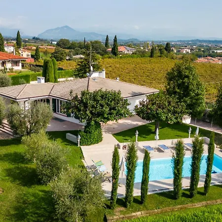 Carini With 3000 Mq Garden & Heated Pool *