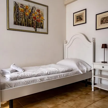Carini With 3000 Mq Garden & Heated Pool Holiday home