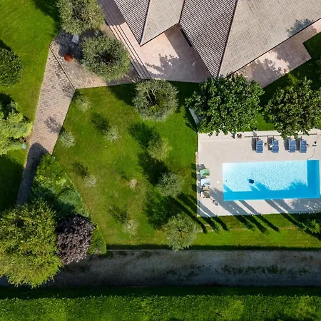 Carini With 3000 Mq Garden & Heated Pool Castelnuovo del Garda