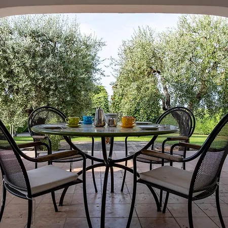 Carini With 3000 Mq Garden & Heated Pool Holiday home