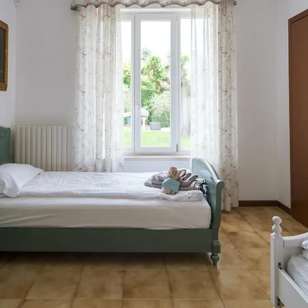 Carini With 3000 Mq Garden & Heated Pool Castelnuovo del Garda