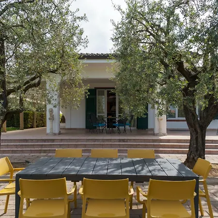 Carini With 3000 Mq Garden & Heated Pool * Castelnuovo del Garda
